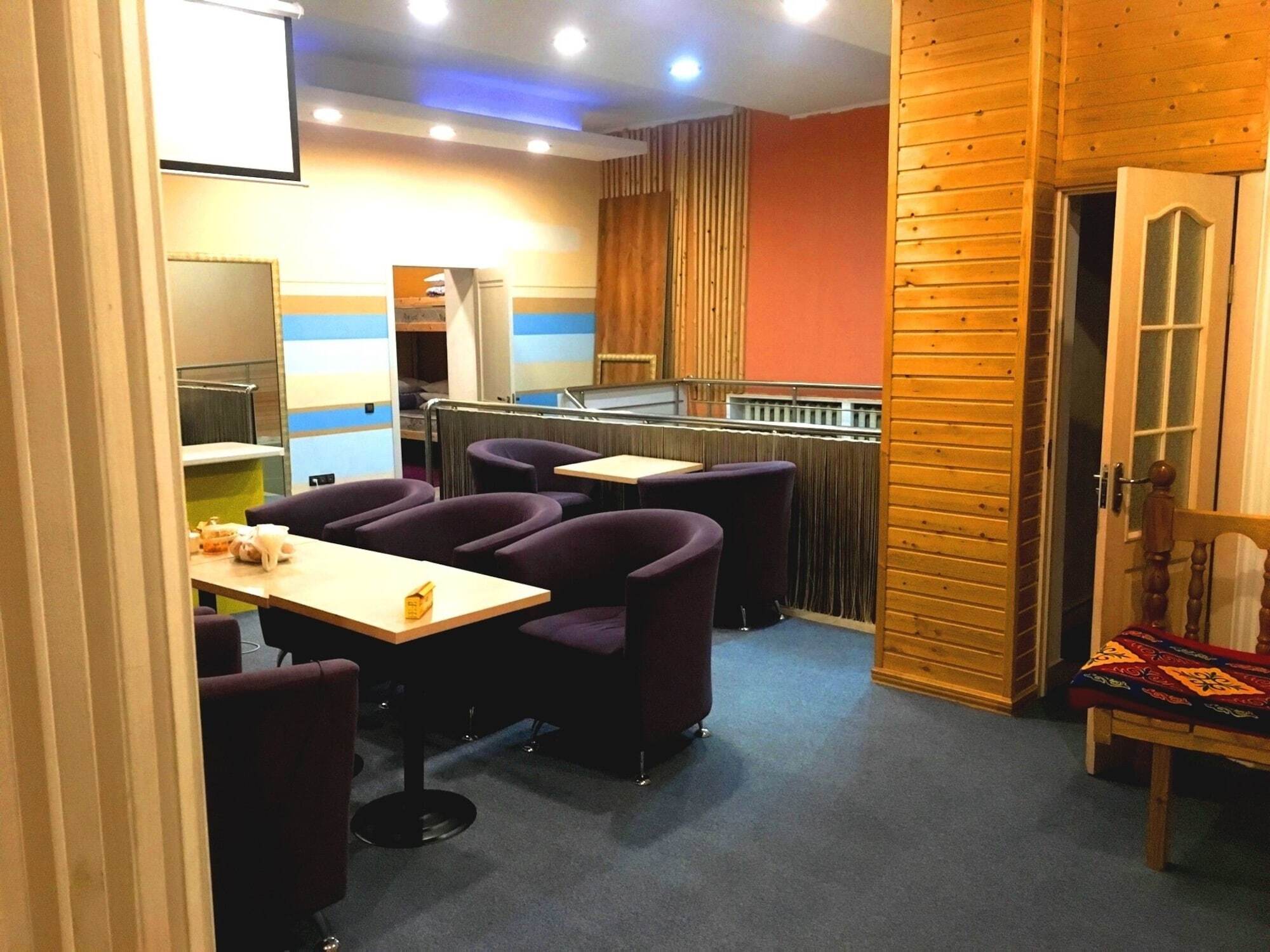 Apelsin Hostel Almaty Ngoại thất bức ảnh